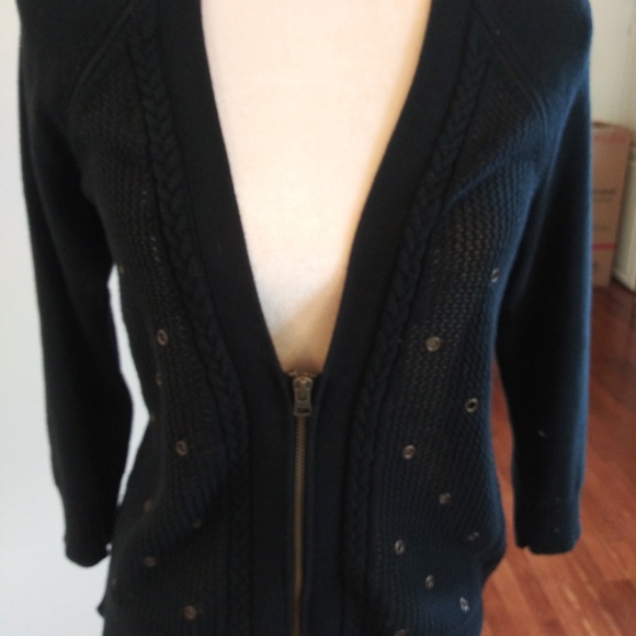 Sweater. - Picture 5 of 6